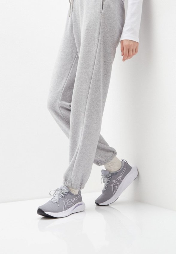 Кроссовки ASICS