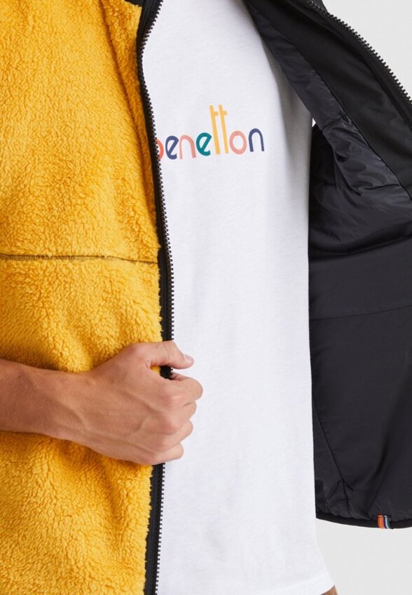 Жилет спортивный United Colors of Benetton