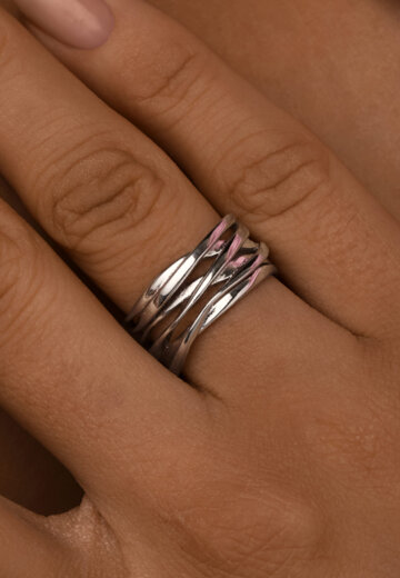 Широкое серебряное кольцо с рельефом MIESTILO  MIE