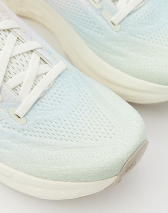 Кроссовки New Balance женщинам