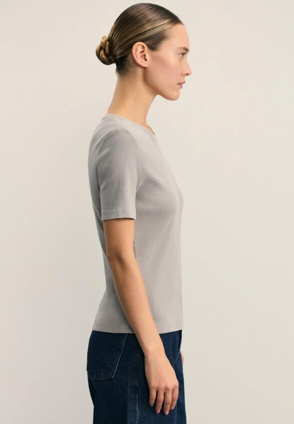 Футболка Zarina