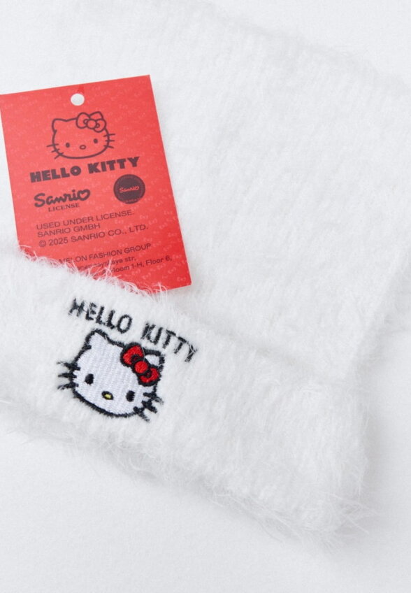 Шапка с вышивкой Hello Kitty для девочек
