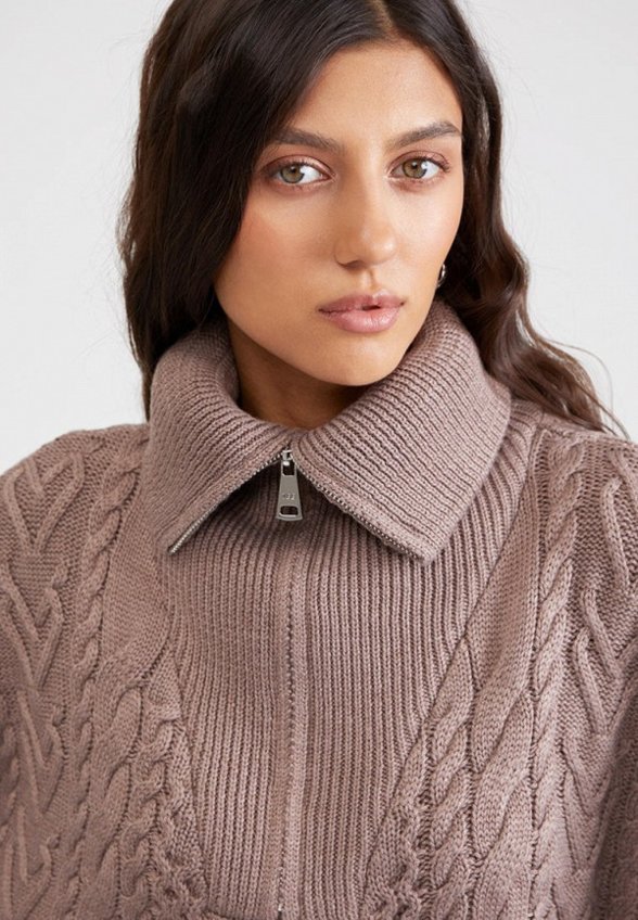 Свитер To Be Blossom