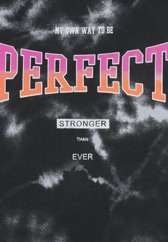 Футболка Апрель