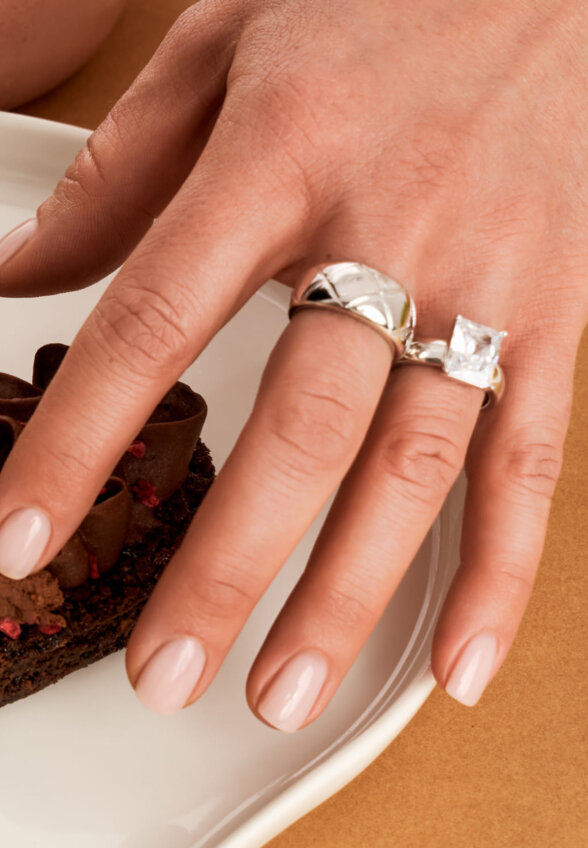 Серебряное кольцо Келли с фианитом MIE