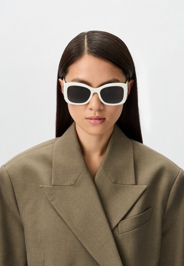 Очки солнцезащитные Prada
