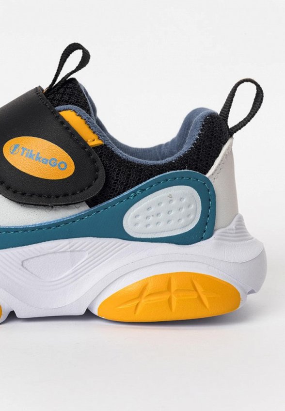 Кроссовки Tikkago