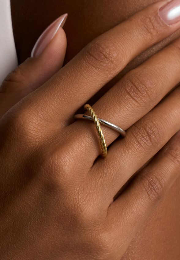 Двойное комбинированное кольцо из серебра биколор MIE