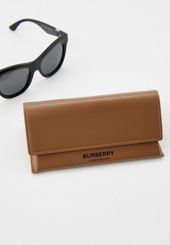 Очки солнцезащитные Burberry