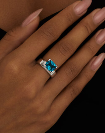 Серебряное кольцо ЧИСТОТА с крупным Лондон топазом MIE женщинам