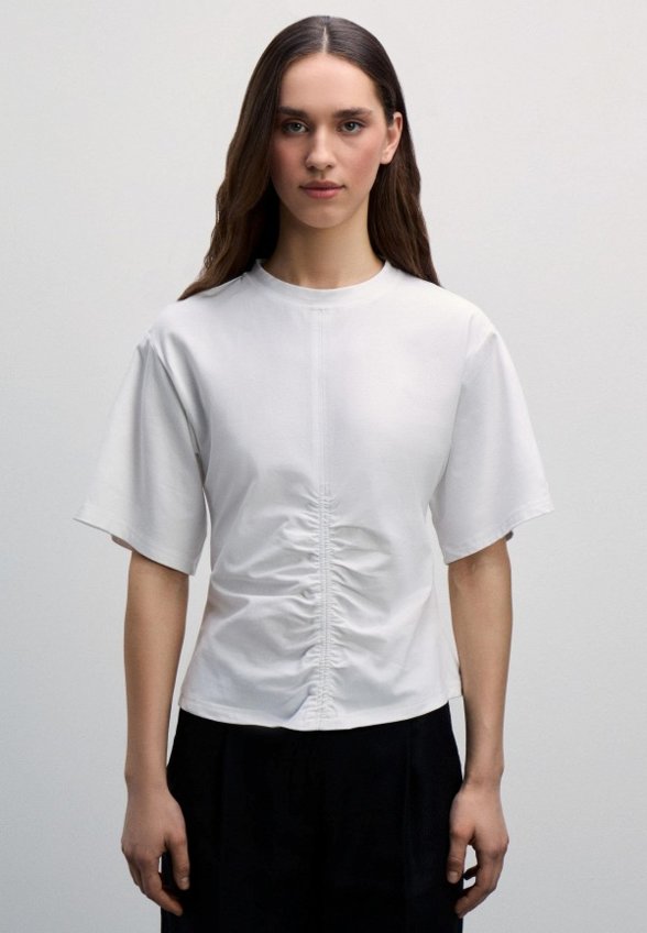 Футболка Zarina