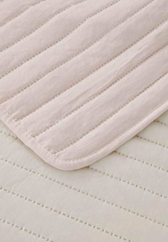 Комплект с покрывалом Sofi De Marko