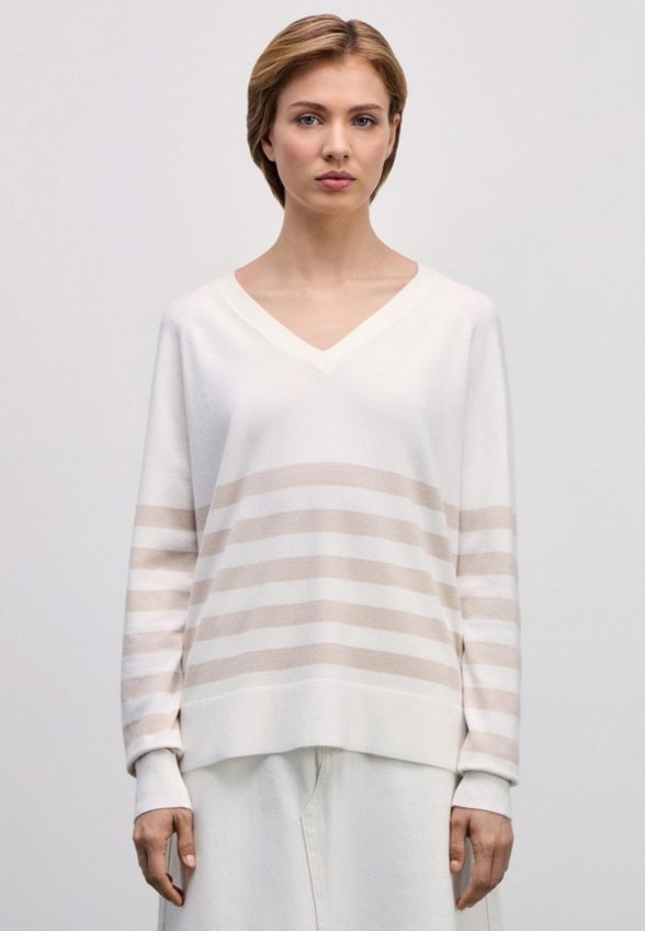 Пуловер Zarina