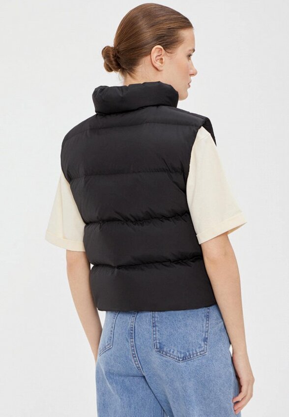 Жилет утепленный To Be Blossom