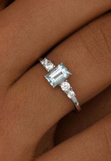Серебряное кольцо ЧИСТОТА с небесно-голубым топазом и фианитами MIE
