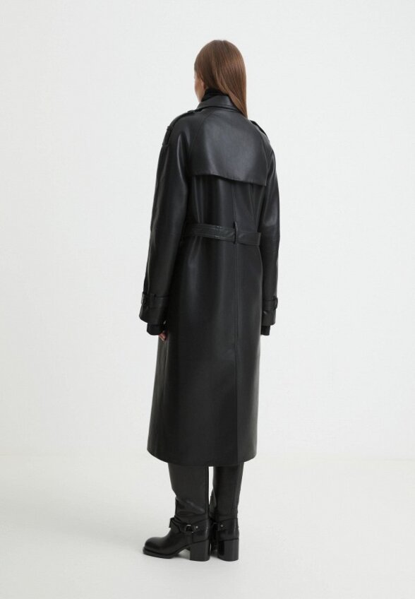 Плащ Maison David