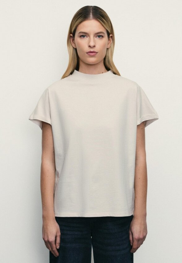 Футболка Zarina