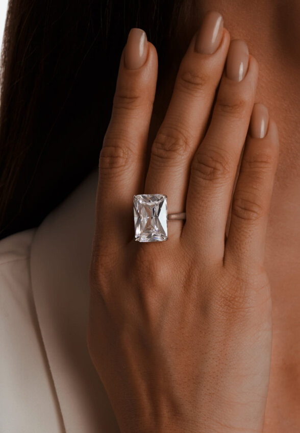 Коктейльное кольцо из серебра с фианитом Октагон MIE