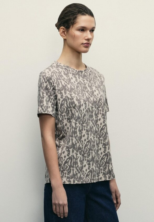 Футболка Zarina