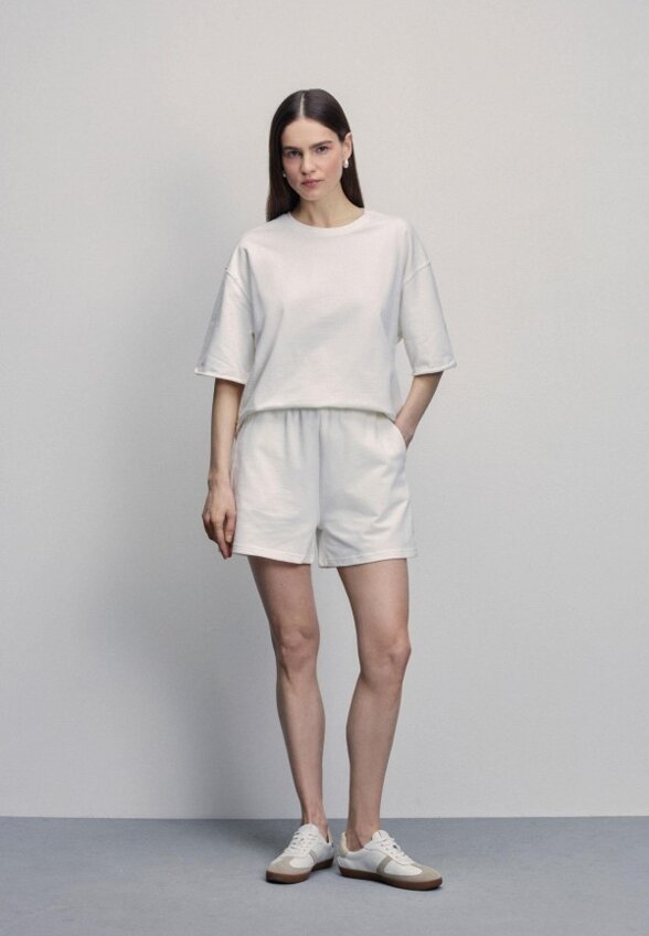 Футболка Zarina