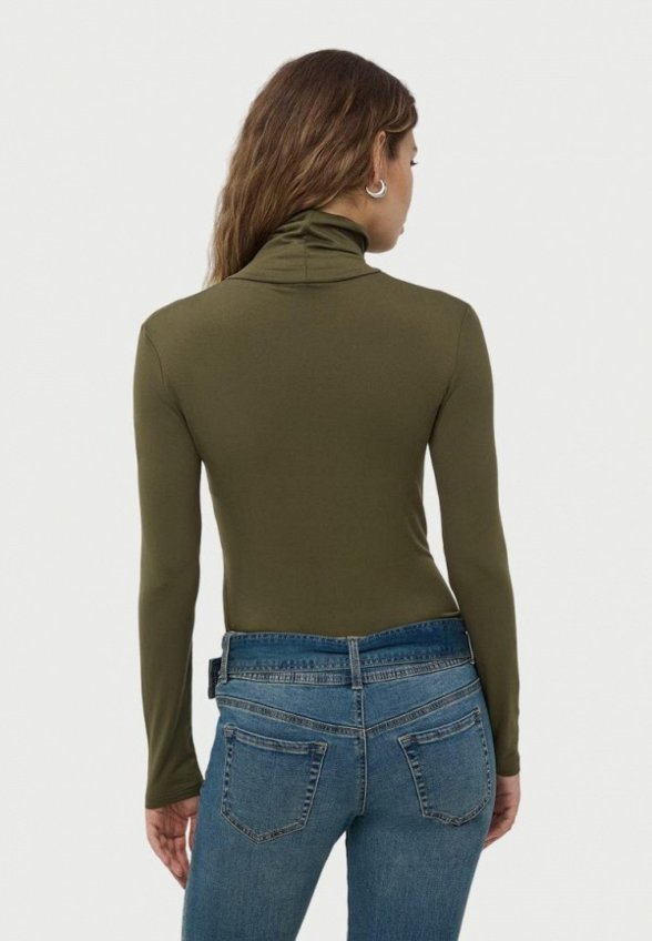 Водолазка Terranova