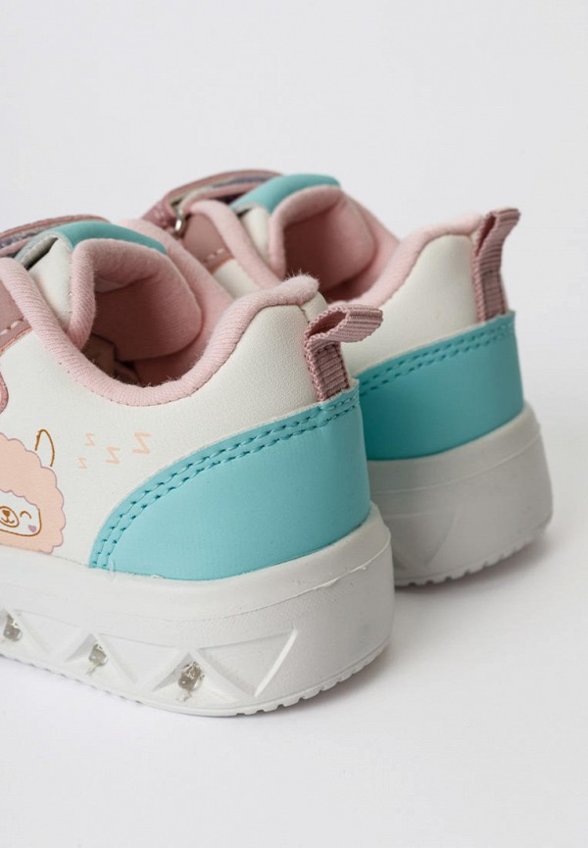 Кроссовки Tikkago