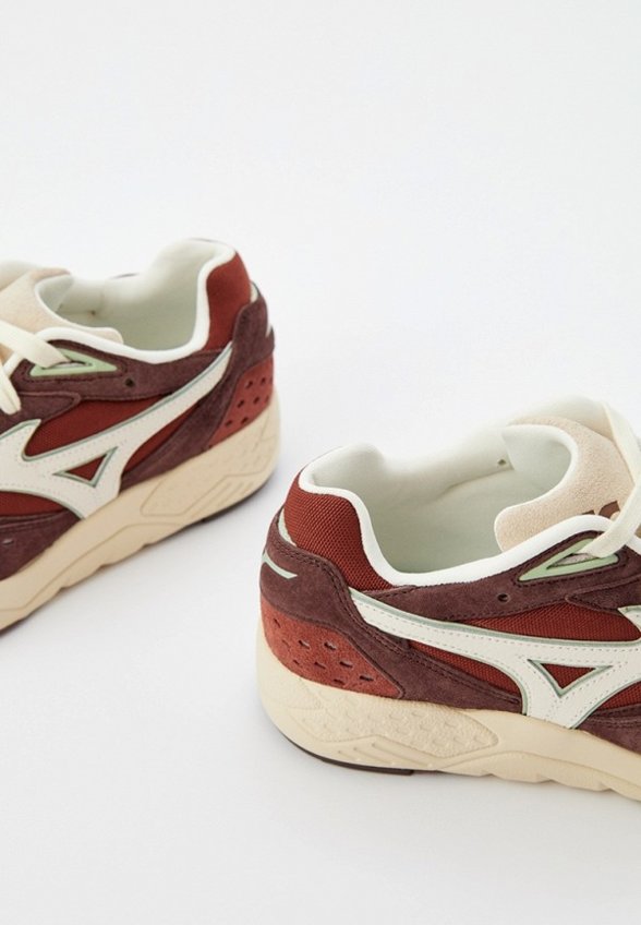 Кроссовки Mizuno