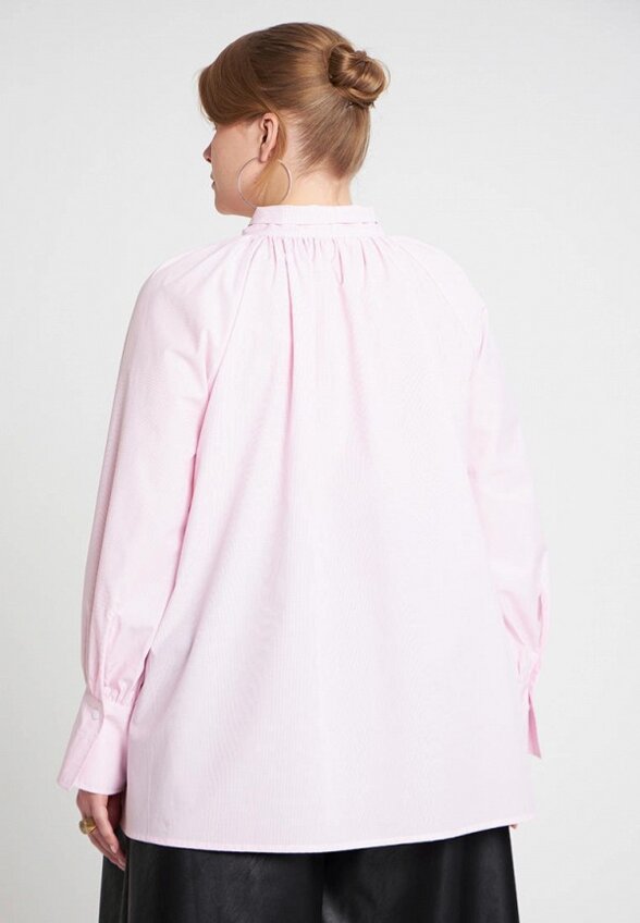 Блуза Lessismore