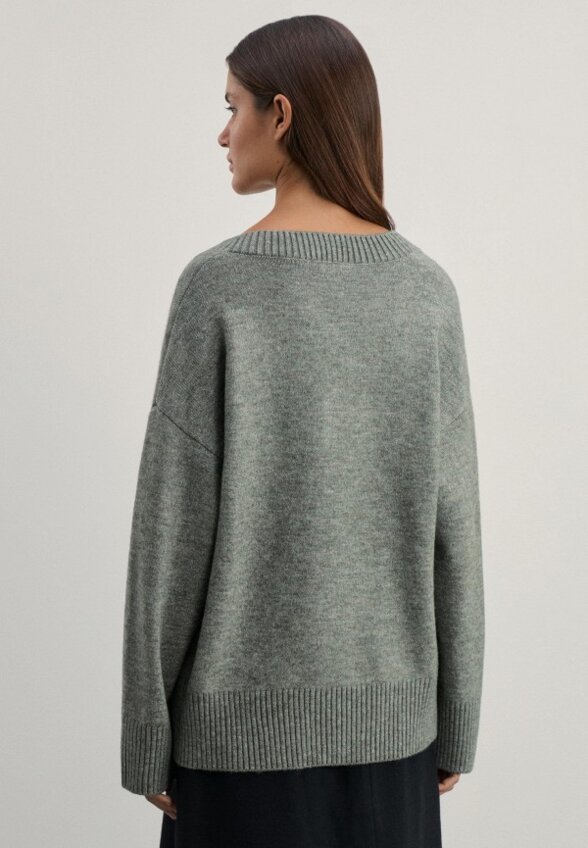 Пуловер Zarina