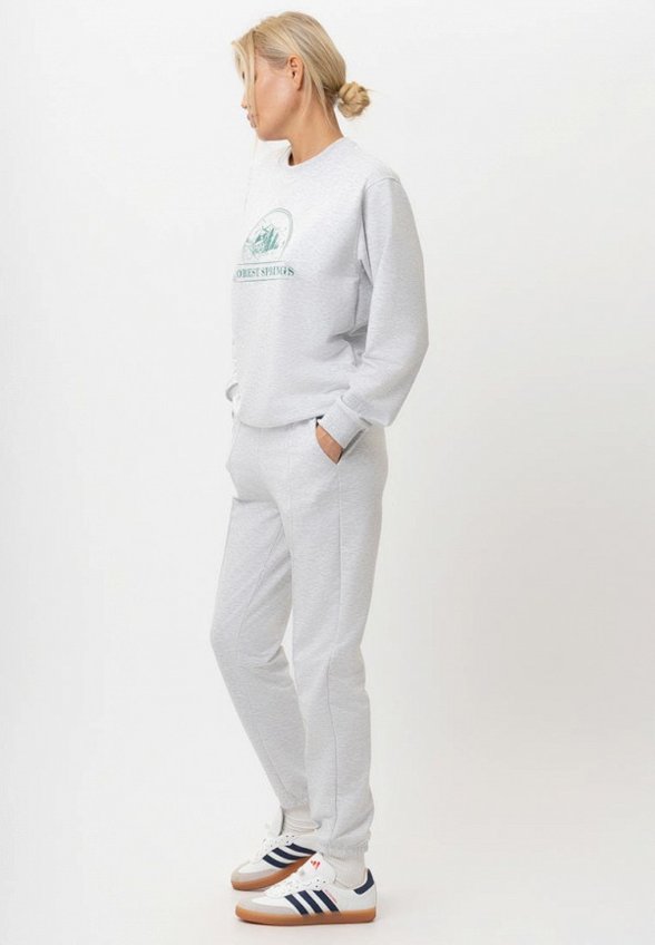 Костюм спортивный Nila