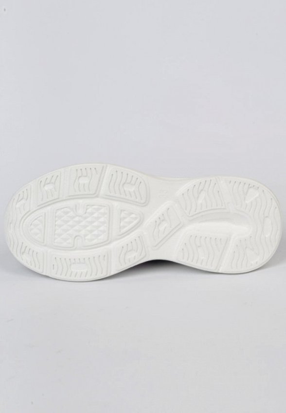 Кроссовки Tikkago