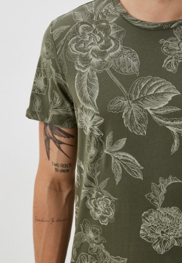 Футболка Colin's