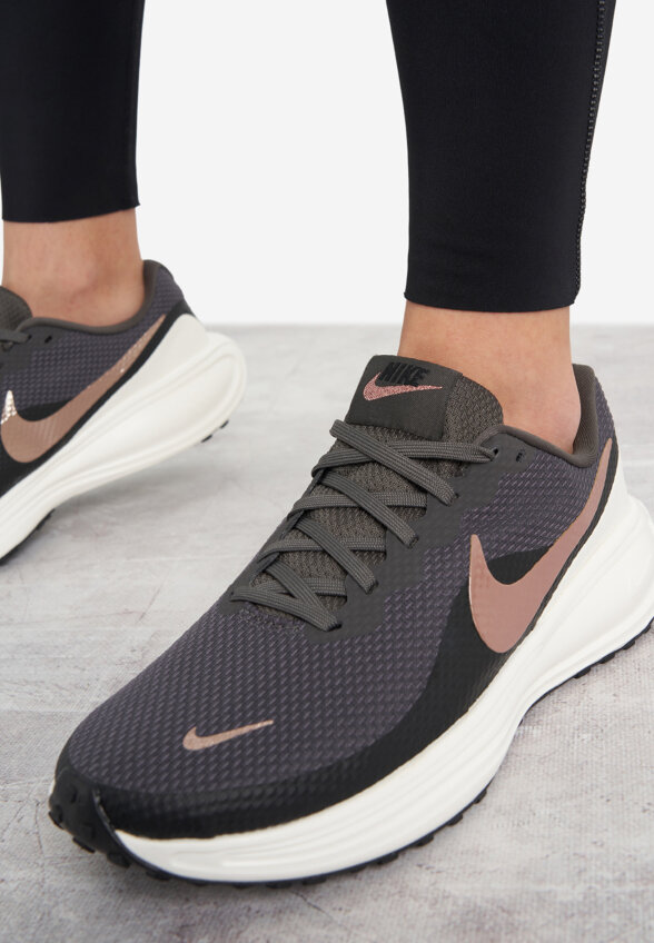 Кроссовки женские Nike Revolution 8, Черный