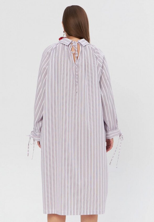 Платье Lessismore