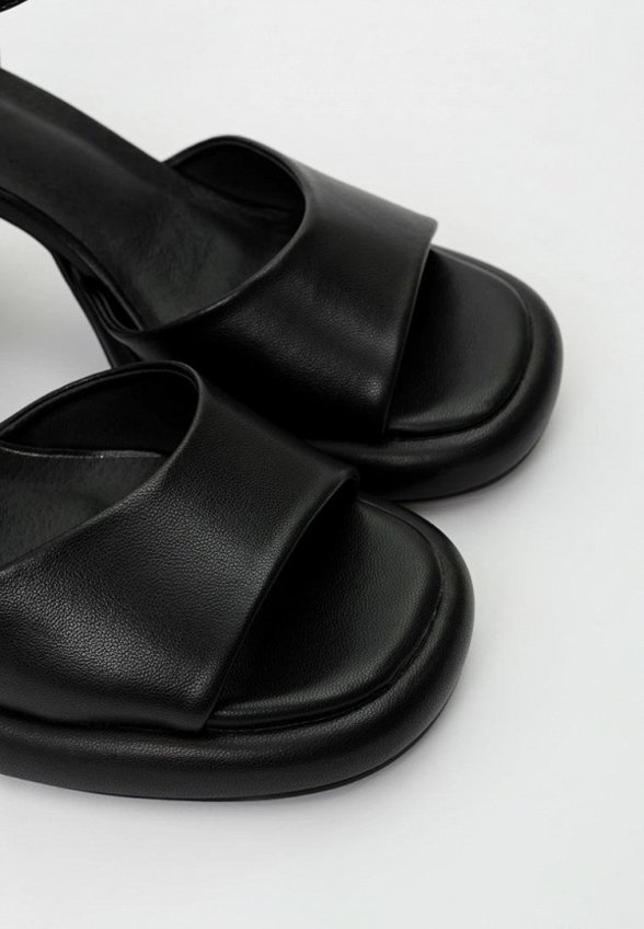 Босоножки Niota Line