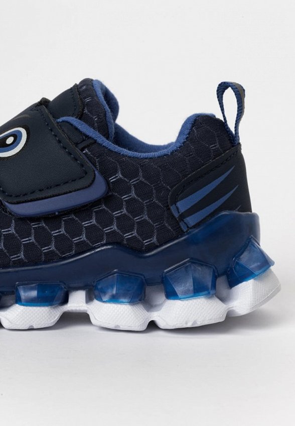 Кроссовки Tikkago