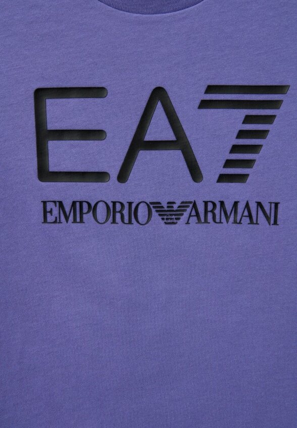 Футболка и шорты EA7