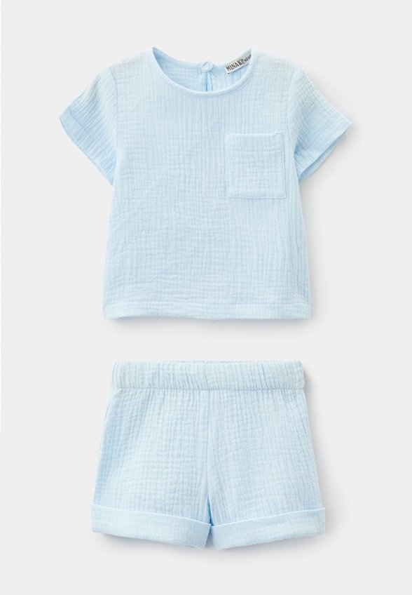 Футболка и шорты Minaku