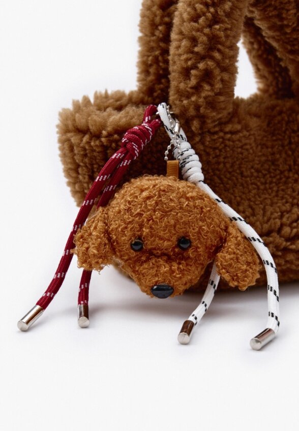 Меховая сумка с обвесами для девочек