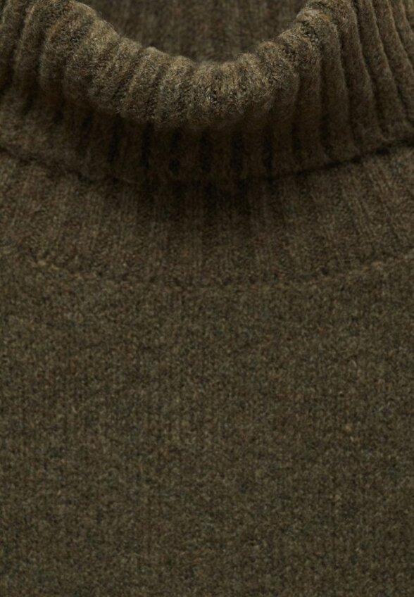 Водолазка Mango