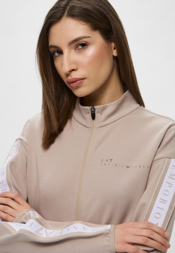 Олимпийка EA7