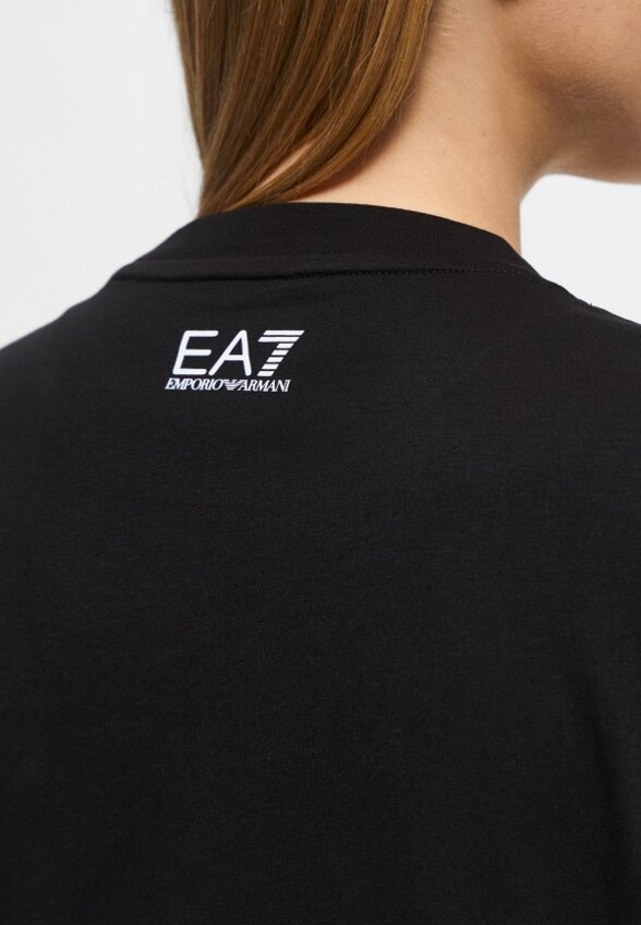 Футболка EA7