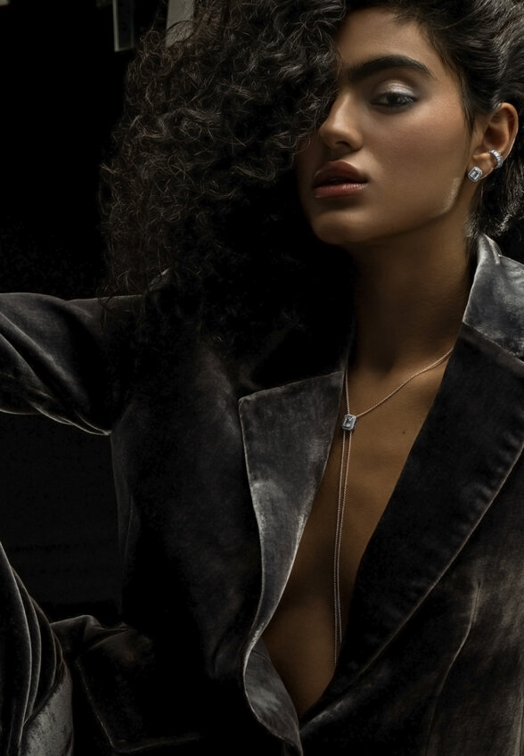 Серебряное колье-галстук ПОЛНОЧЬ с крупным фианитом в огранке Эмеральд MIE