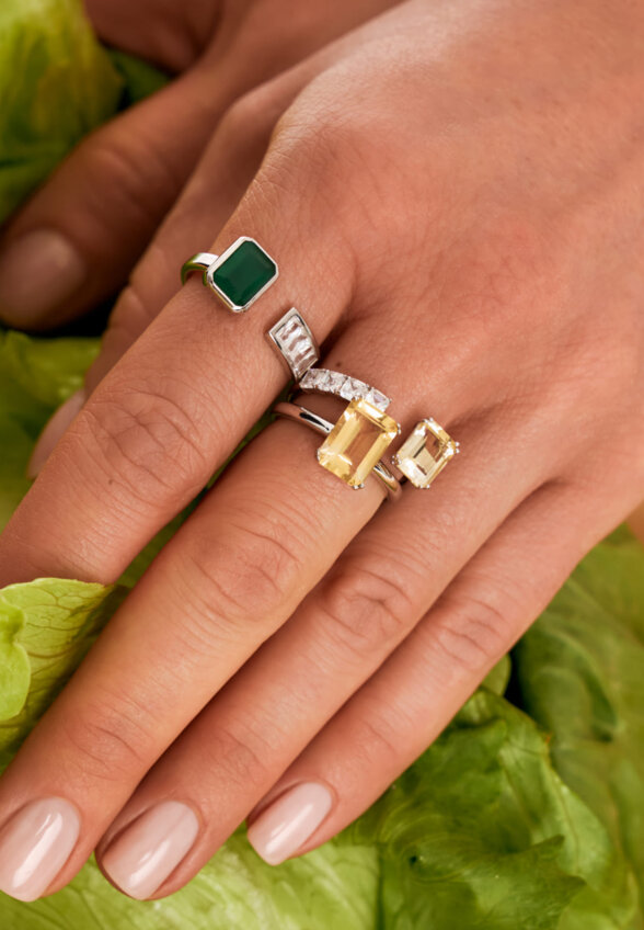 Серебряное кольцо ГАРМОНИЯ с зеленым агатом и фианитами MIE