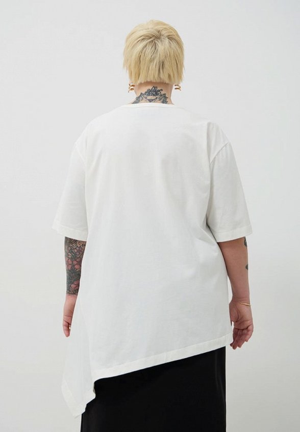 Футболка Lessismore