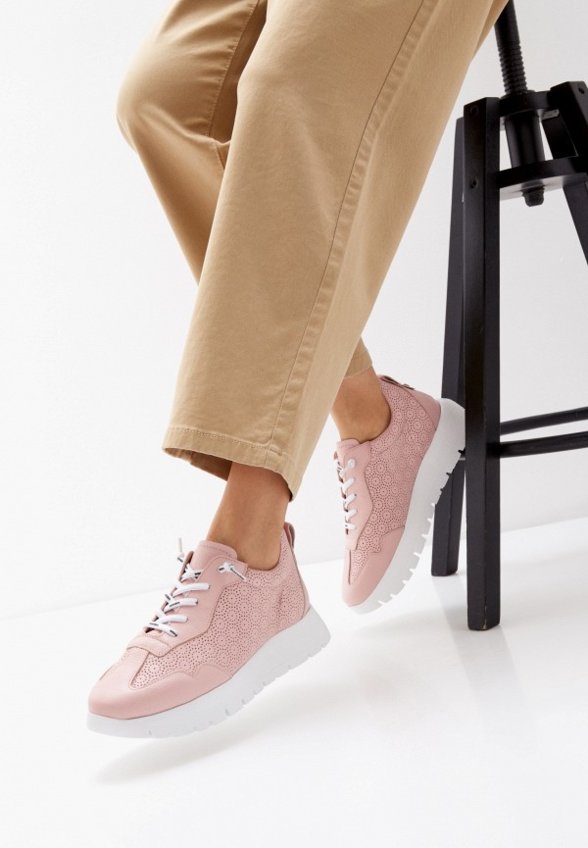 Кроссовки Wonders