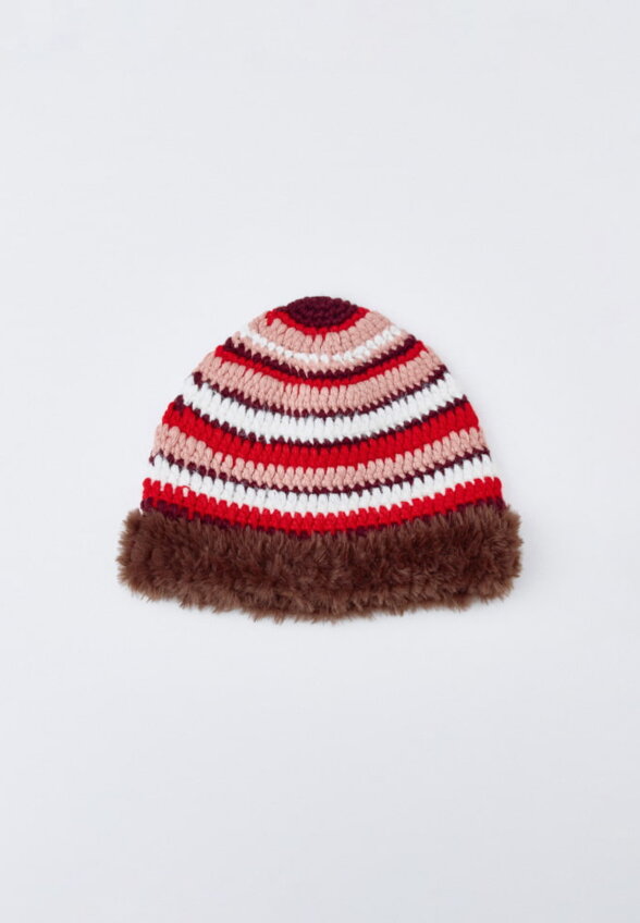 Шапка с меховой отделкой для девочек
