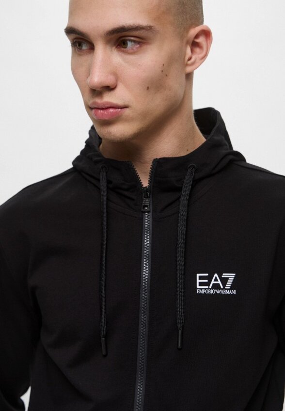 Толстовка EA7