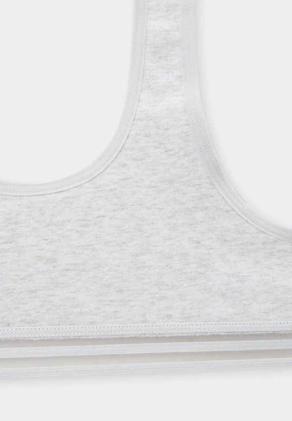 Бюстгальтер и трусы Sela