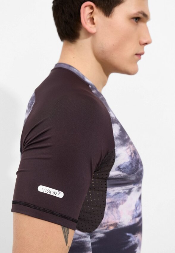 Футболка спортивная EA7